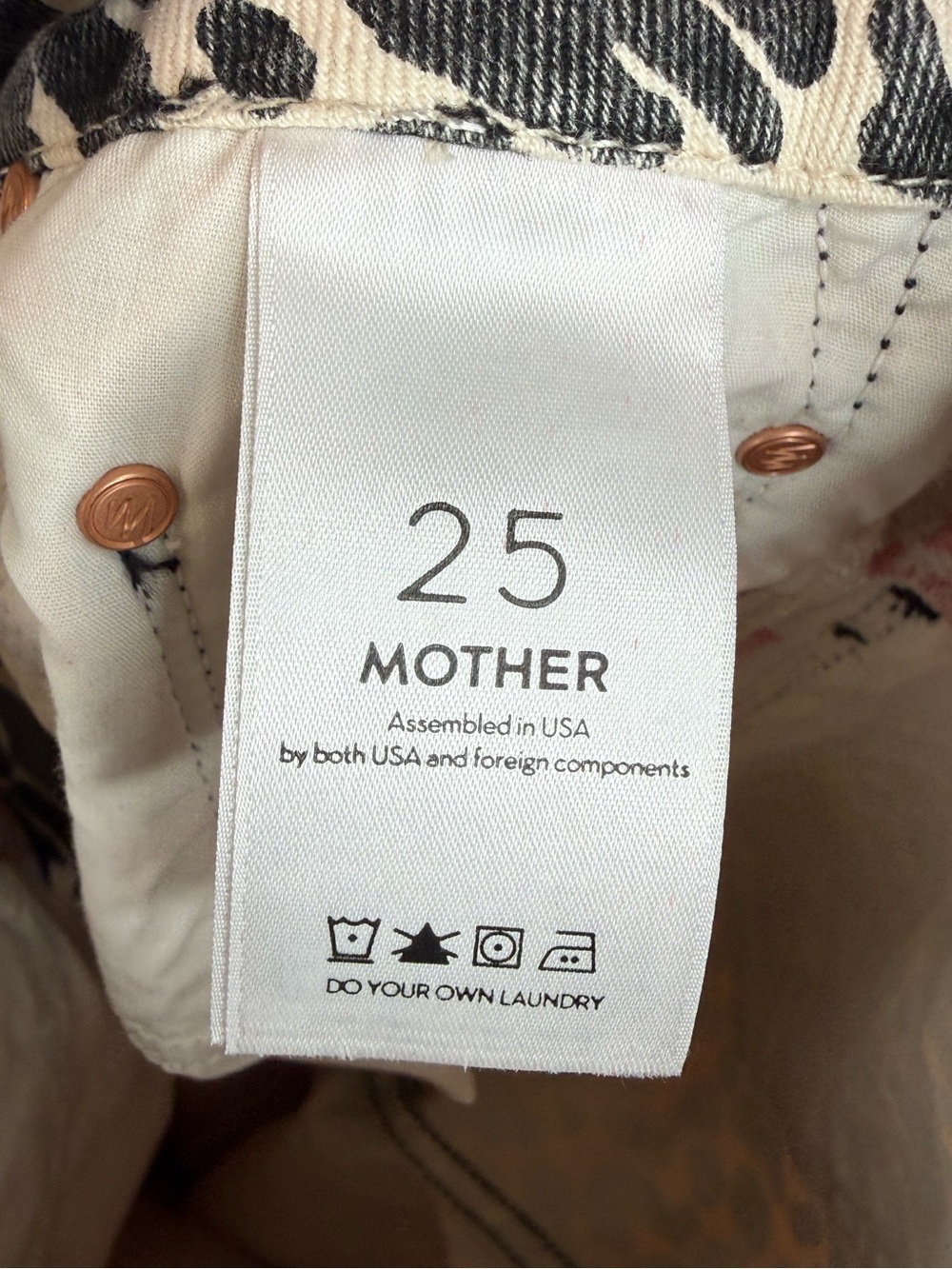 NEW Mother High Waisted Looker Fray Jeans In Radioactive Paws Animal Print 25 - Picture 9 of 13